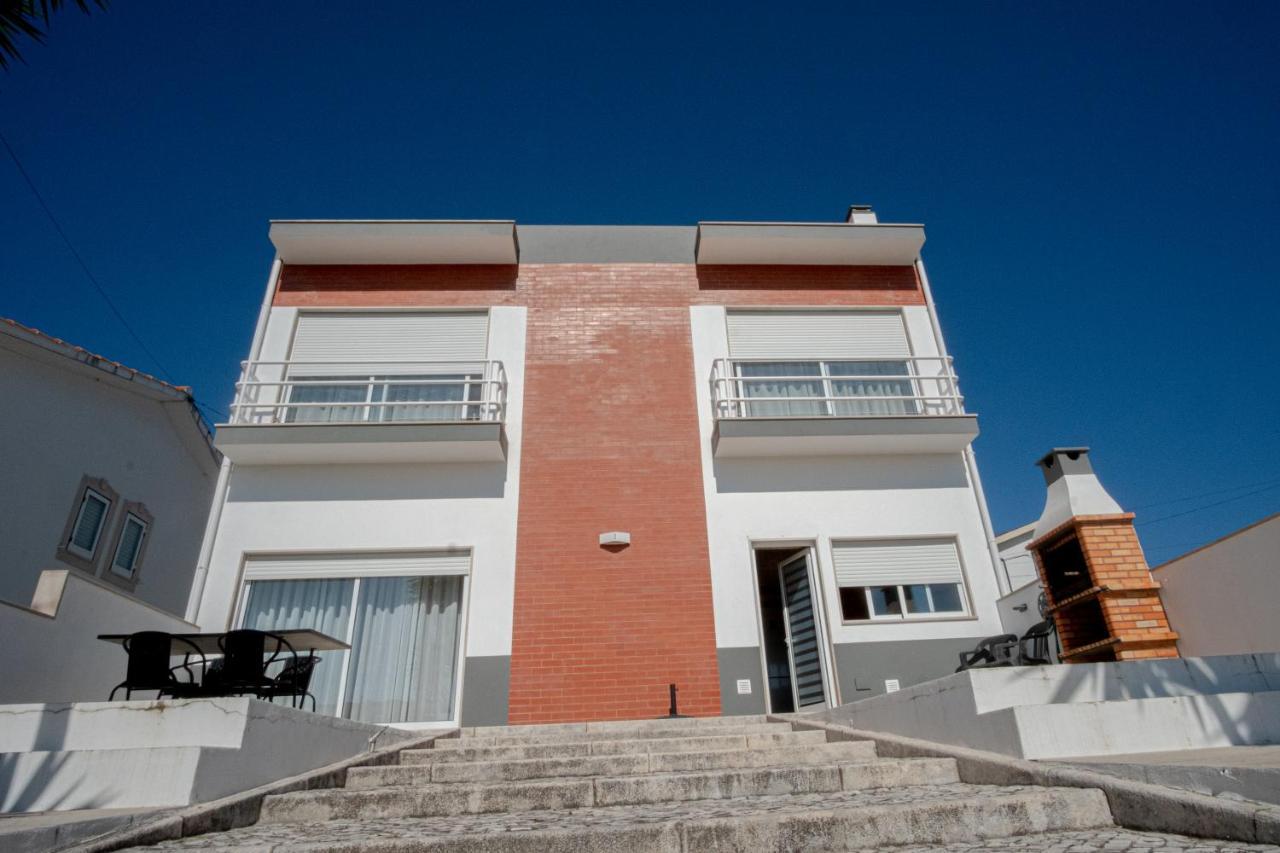 8 Rodrigues Family House - Villa With Patio Nazaré Esterno foto