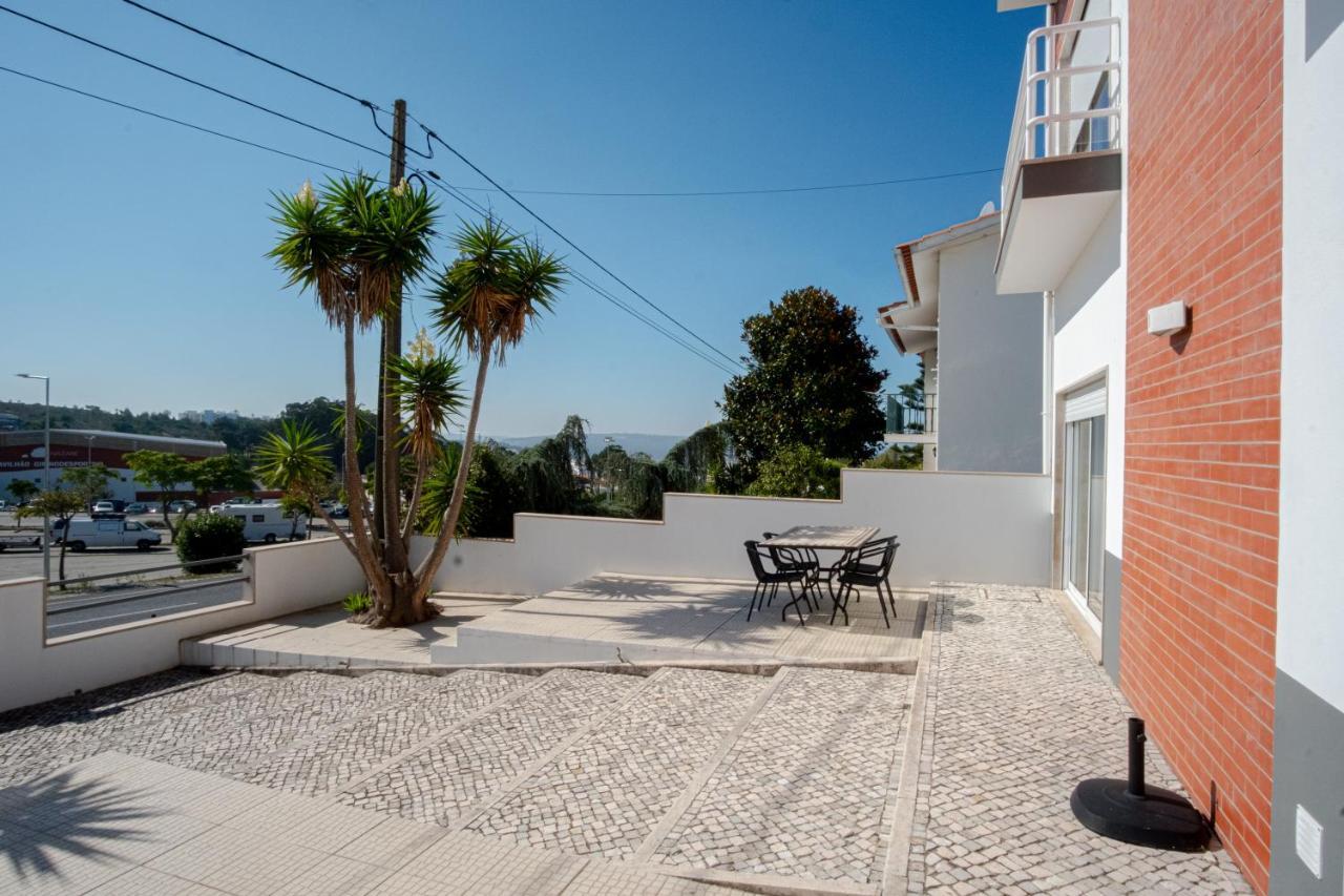8 Rodrigues Family House - Villa With Patio Nazaré Esterno foto