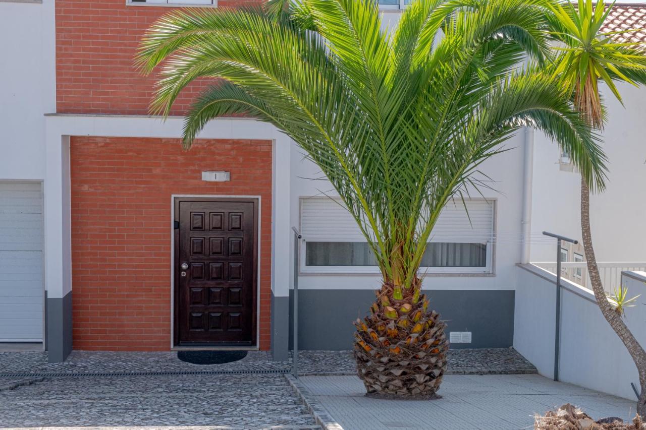 8 Rodrigues Family House - Villa With Patio Nazaré Esterno foto