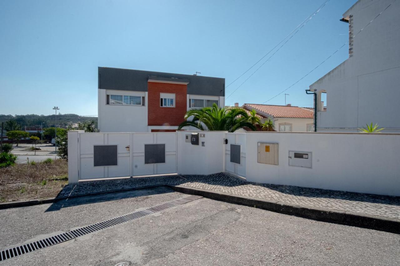 8 Rodrigues Family House - Villa With Patio Nazaré Esterno foto